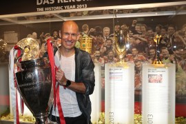Arjen Robben Visits FC Bayern Museum