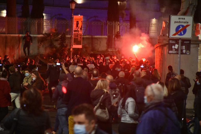 Protest in Rome against new Covid-19 restrictions