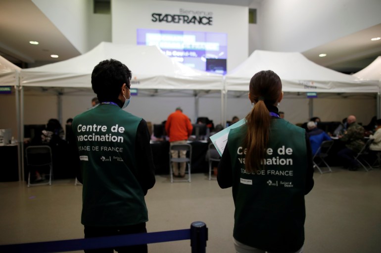 Vaccinations begin at the Stade de France stadium opened as a mass vaccination center