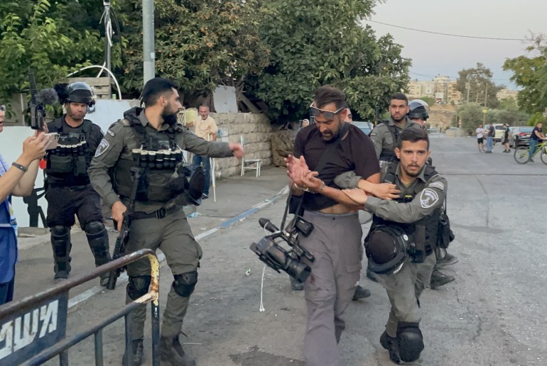 Israeli forces intervene Palestinians in Sheikh Jarrah neighborhood