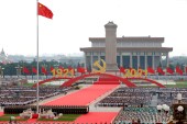 在中国首都北京的天安门广场上，为纪念中国共产党建党一百年而举行的庆祝活动（路透社）