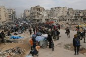 俄罗斯的干预使叙利亚政权得以收回阿勒颇，数以千计的平民流离失所 (半岛电视台)