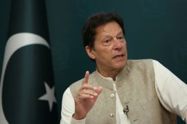 巴基斯坦总理伊姆兰·汗承认正在与巴基斯坦塔利班运动举行谈判 (路透社)