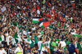 2021年12月18日，阿尔及利亚在卡塔尔霍尔市巴伊特体育场举行的阿拉伯杯决赛中击败突尼斯 (半岛电视台)