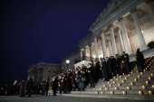 美国国会议员在6日为国会山骚乱一周年举行纪念仪式。特朗普的支持者在去年的这一天冲进了国会大厦，抗议并拒绝总统选举结果 (法国媒体)