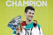 德约科维奇作为2021 年澳网网球公开赛冠军，也未能免于接种新冠疫苗（盖蒂图像）