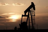 美国西德克萨斯中质原油期货价格上涨2%至每桶84.62美元 (路透社)
