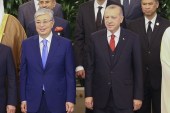 土耳其总统埃尔多安（右）和哈萨克斯坦总统托卡耶夫共同出席亚洲一级的协调会议 (阿纳多卢通讯社)
