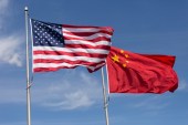 白宫制定了一项增加国内生产的综合计划，以减少美国对全球供应链的依赖，尤其是对中国商品的依赖 (盖帝图像)