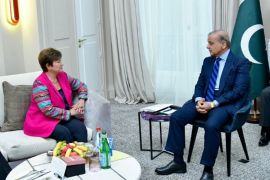 巴基斯坦总理夏巴兹·谢里夫与国际货币基金组织总裁克里斯塔利娜·格奥尔基耶娃 (通讯社)