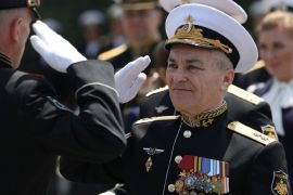 2023年5月，俄罗斯黑海舰队司令维克多·索科洛夫在克里米亚塞瓦斯托波尔举行的仪式上敬礼 (路透社)