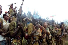 奥罗莫解放阵线（OLF）的叛军在埃塞俄比亚南部的训练营高唱战歌 (路透)