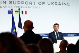法国总统埃马纽埃尔&middot;马克龙于2024年2月26日在巴黎爱丽舍宫与欧洲领导人和政府代表举行的支持乌克兰的会议结束时发表讲话 (路透)