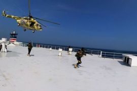 胡塞武装对他们怀疑与以色列有联系的商船发动袭击，以回应对加沙的侵略 (阿纳多卢通讯社)