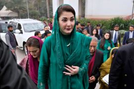 巴基斯坦旁遮普省新当选的首席部长玛丽亚姆&middot;纳瓦兹抵达拉合尔以出席议会会议 (美联社)