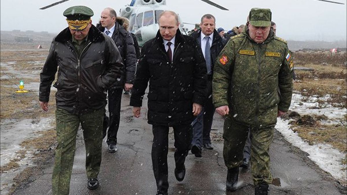 Почему Россия решила восстановить Московский и Ленинградский военные округа?  |  Политические новости |